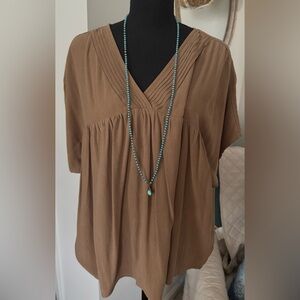 Madewell taupe top size Large.